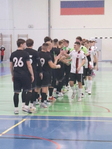 ❤️🖤 ФХНН - SD - 1:2 (0:1)

Голы: Сейфуллаев -..