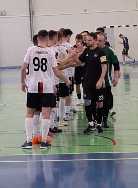 ❤️🖤 ФХНН - КОСМОС (ПАВЛОВО) - 2:2 (1:2)

Голы: Мамаев, Исрафилов -..